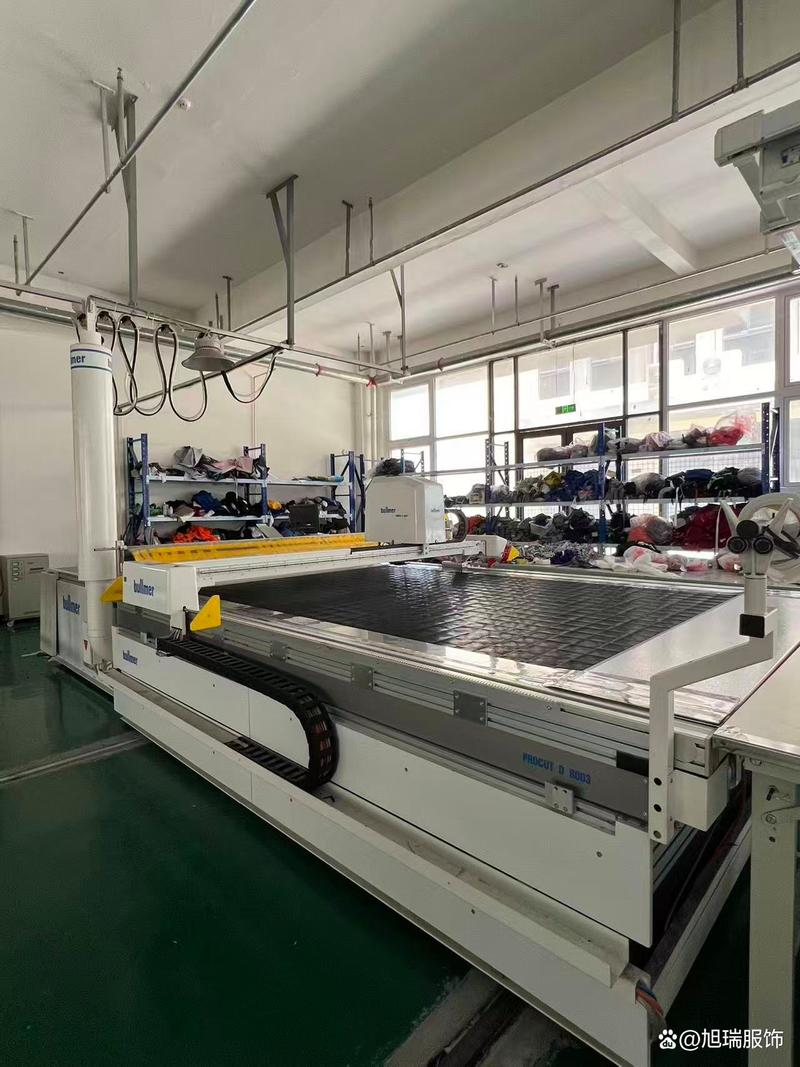 传统服饰工厂双渠道转型,职业工装市场迎新变化